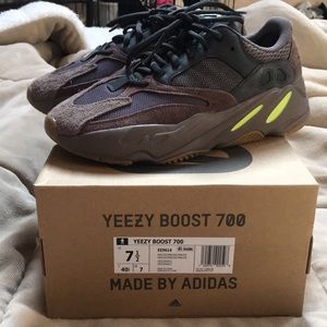 Yeezy boost 700 mauve